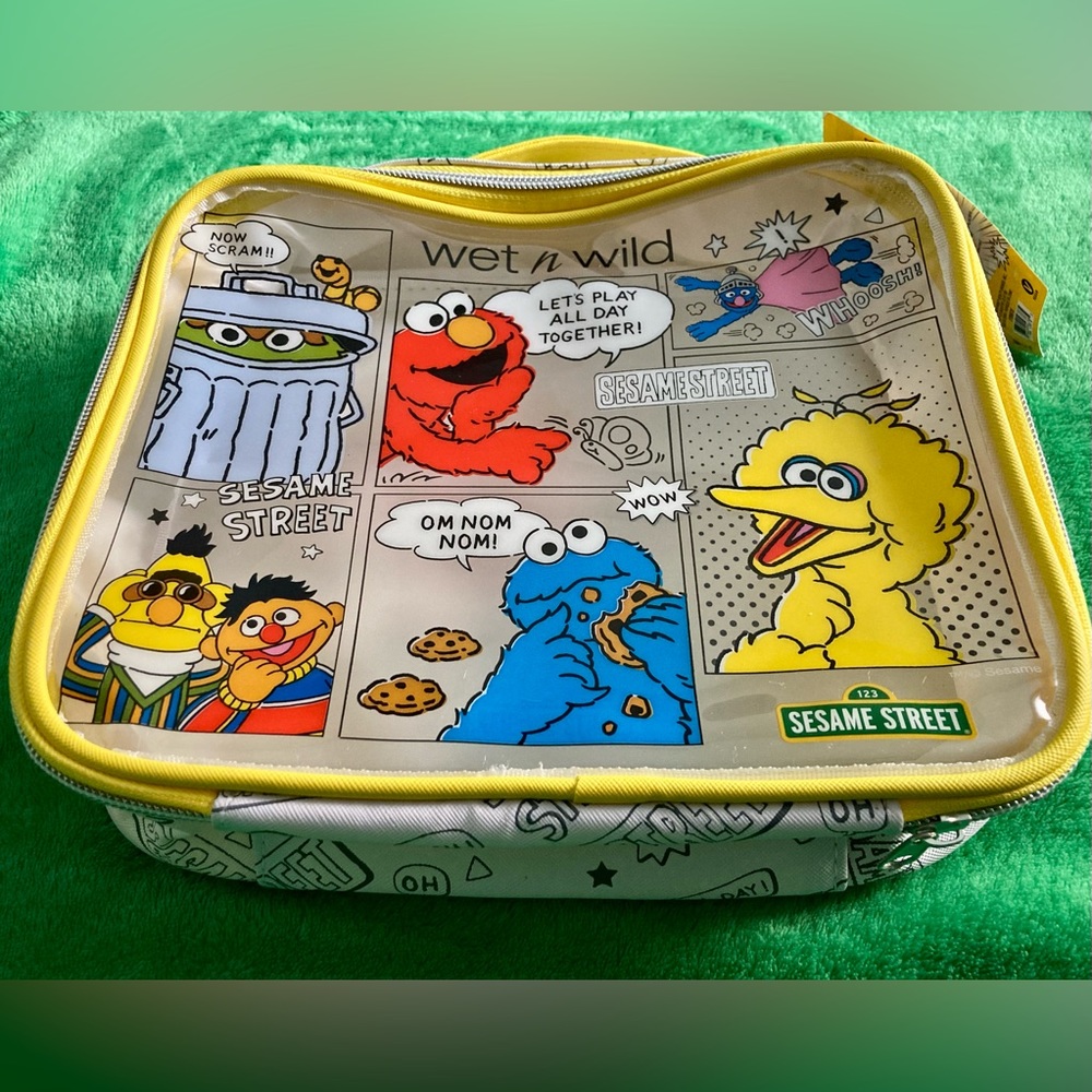 Wet N Wild Sesame Street Makeup Bag - Picture 9 of 10